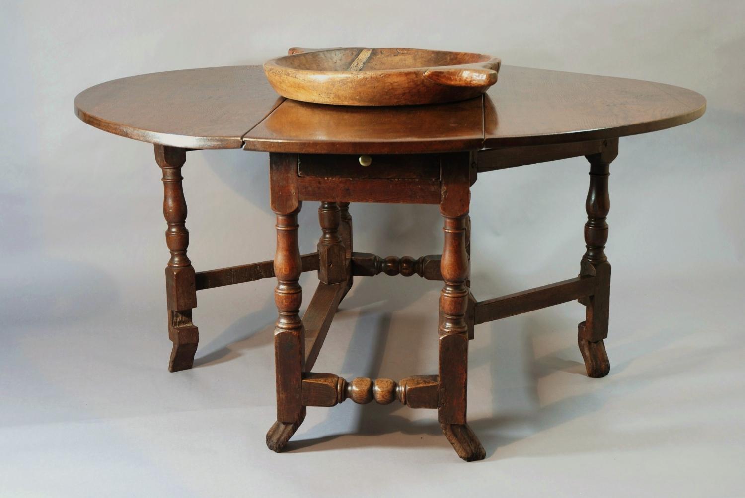 Late 17thc/Early 18thc oak gateleg table