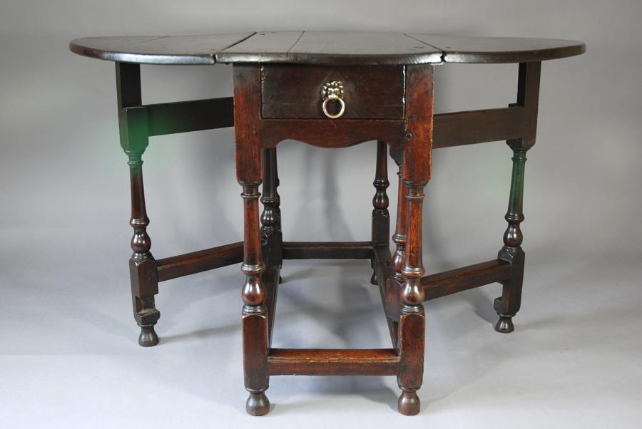 Early 18thc oak gateleg table