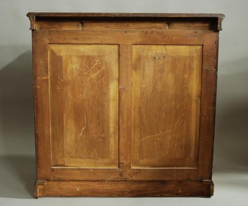 Superb quality late 19thc satinwood cabinet