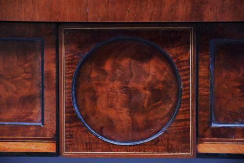 Fine quality 18thc Sheraton mahogany bow front side server
