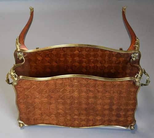 Fine quality French 19th century Kingwood two tier serpentine etagere