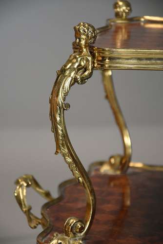 Fine quality French 19th century Kingwood two tier serpentine etagere