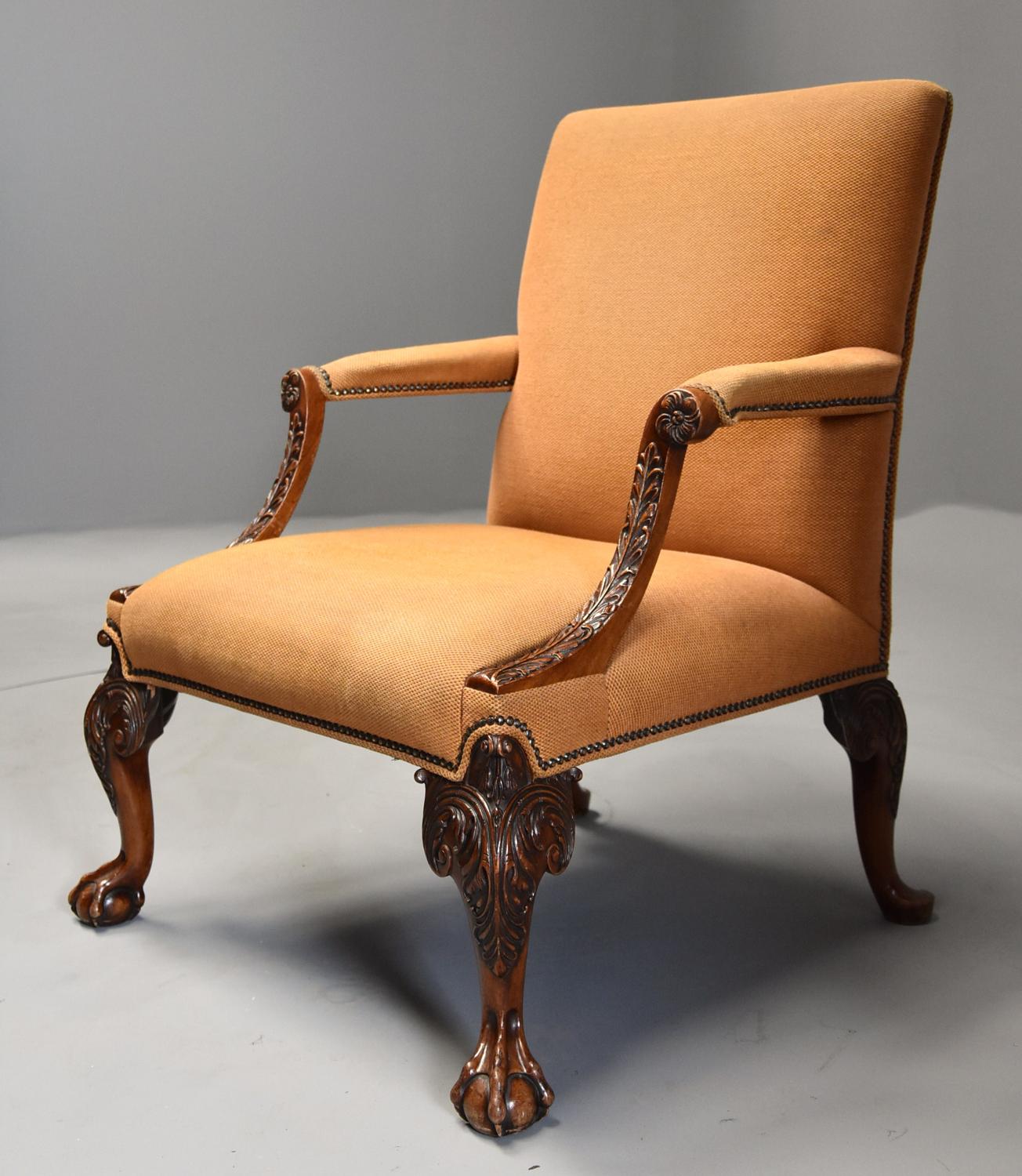 Early 20th century fine quality Georgian style mahogany armchair