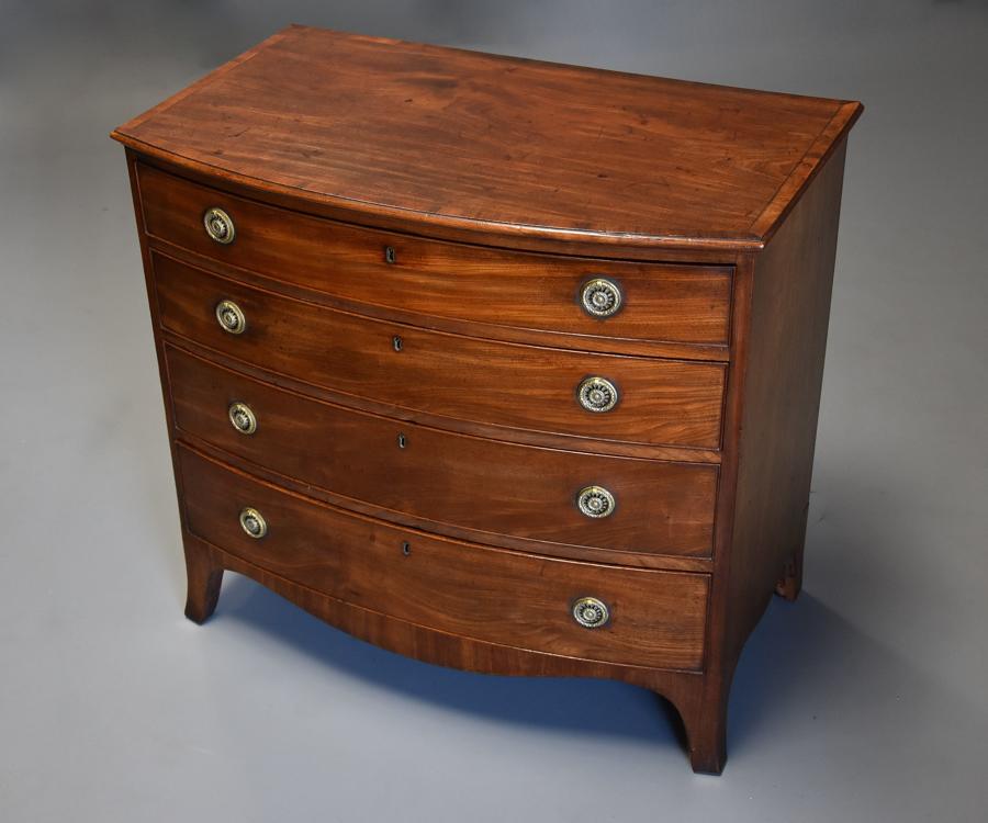 Fine quality 18thc mahogany bow front chest of drawers of good patina