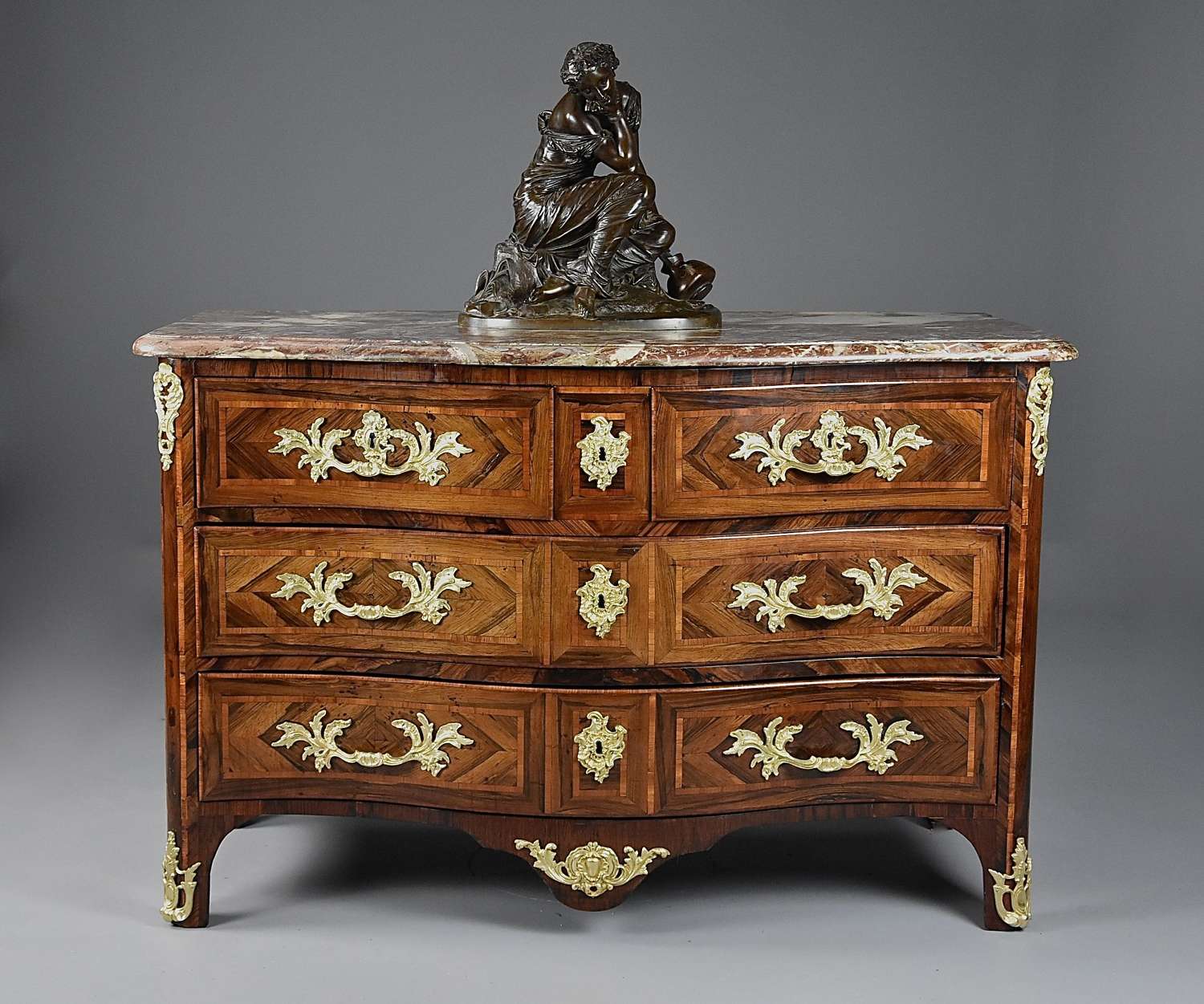 18thc French Régence rosewood serpentine commode with marble top