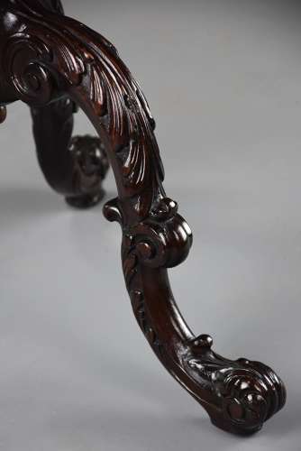 Fine quality 18th century Rococo style mahogany leather top tripod table