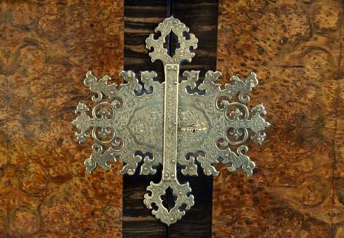 Superb quality 17th century Colonial style cabinet on stand