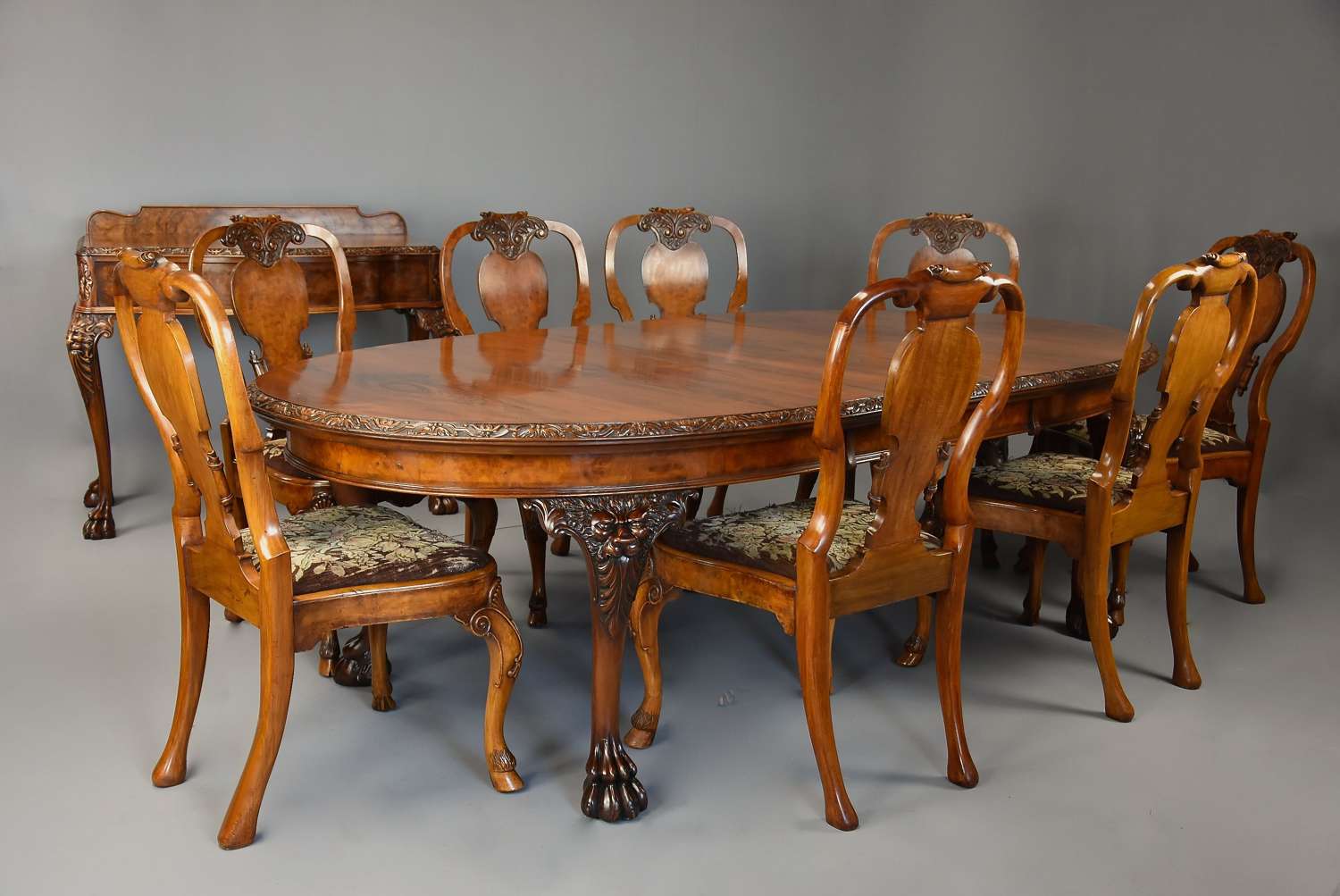 Superb early 20thc walnut dining suite/table & chairs
