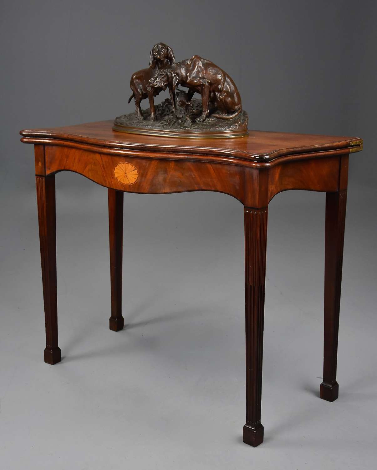 Elegant 18thc George III serpentine mahogany tea table of fine quality