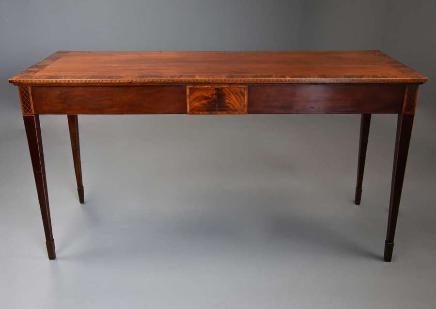 Elegant rare fine quality 18thc Hepplewhite period mahogany side table