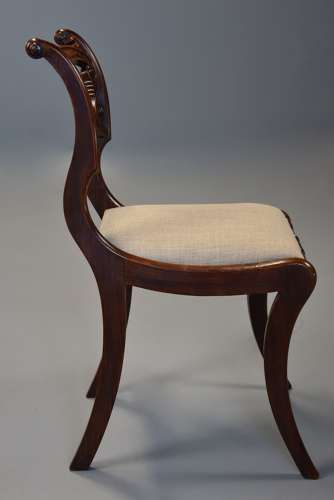 Fine quality set of thirteen Regency simulated rosewood dining chairs
