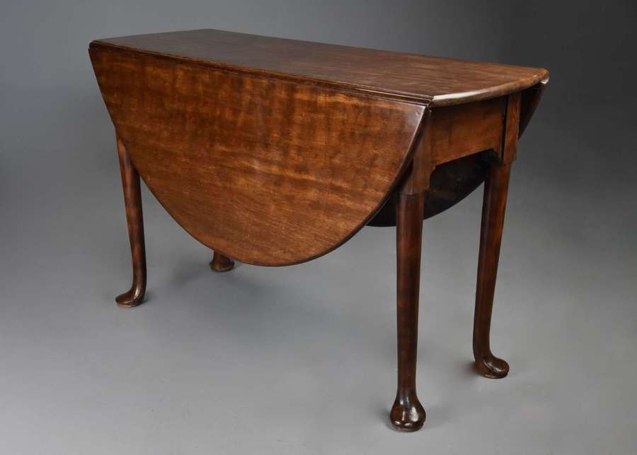 Mid 18thc finely figured solid mahogany drop leaf dining table