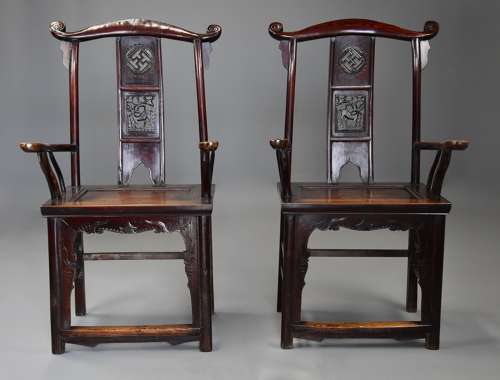 Pair of late 19thc Chinese elm yokeback armchairs of good patina