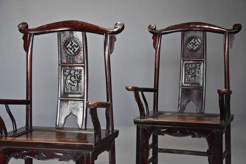 Pair of late 19thc Chinese elm yokeback armchairs of good patina