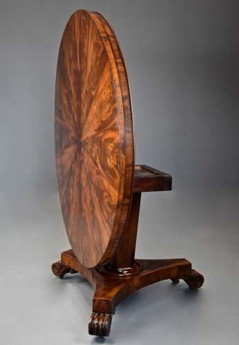 Fine quality 19thc mahogany segmented tilt top breakfast table