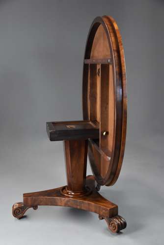 Fine quality 19thc mahogany segmented tilt top breakfast table