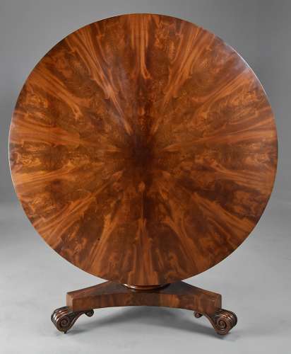Fine quality 19thc mahogany segmented tilt top breakfast table