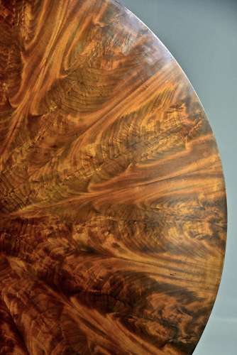 Fine quality 19thc mahogany segmented tilt top breakfast table