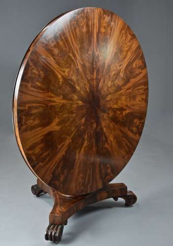 Fine quality 19thc mahogany segmented tilt top breakfast table