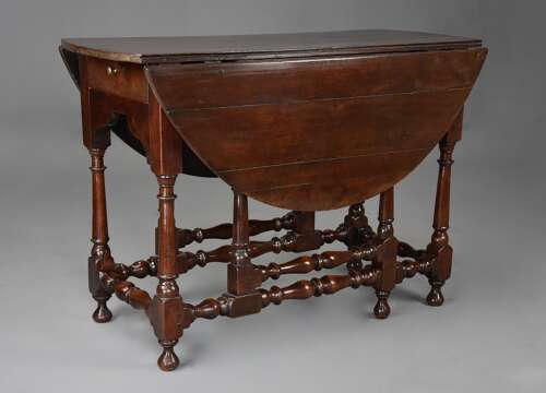 Rare early 18th century walnut gateleg table of fine patina