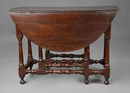 Rare early 18th century walnut gateleg table of fine patina