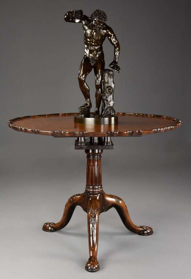 Fine quality 18thc George II mahogany tripod table of unusually large proportions