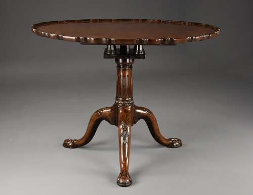 Fine quality 18thc George II mahogany tripod table of unusually large proportions
