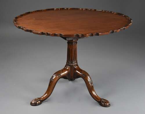 Fine quality 18thc George II mahogany tripod table of unusually large proportions