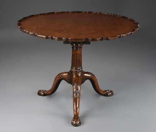 Fine quality 18thc George II mahogany tripod table of unusually large proportions