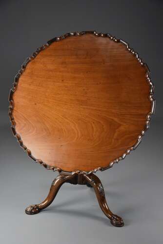 Fine quality 18thc George II mahogany tripod table of unusually large proportions