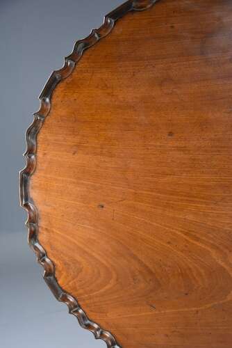 Fine quality 18thc George II mahogany tripod table of unusually large proportions