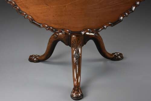 Fine quality 18thc George II mahogany tripod table of unusually large proportions