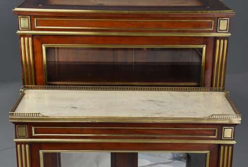 Highly decorative late 19thc French Directoire style mahogany vitrine or display cabinet