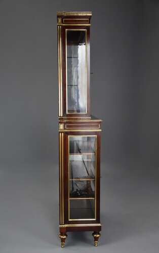 Highly decorative late 19thc French Directoire style mahogany vitrine or display cabinet